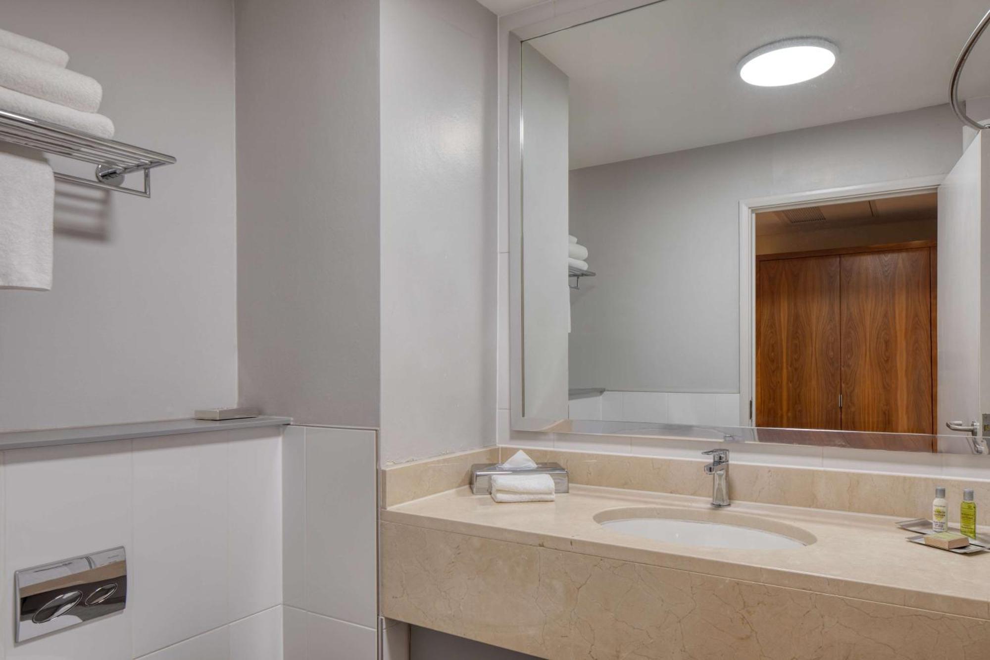 Orida Hotels Newbury Newbury  Esterno foto