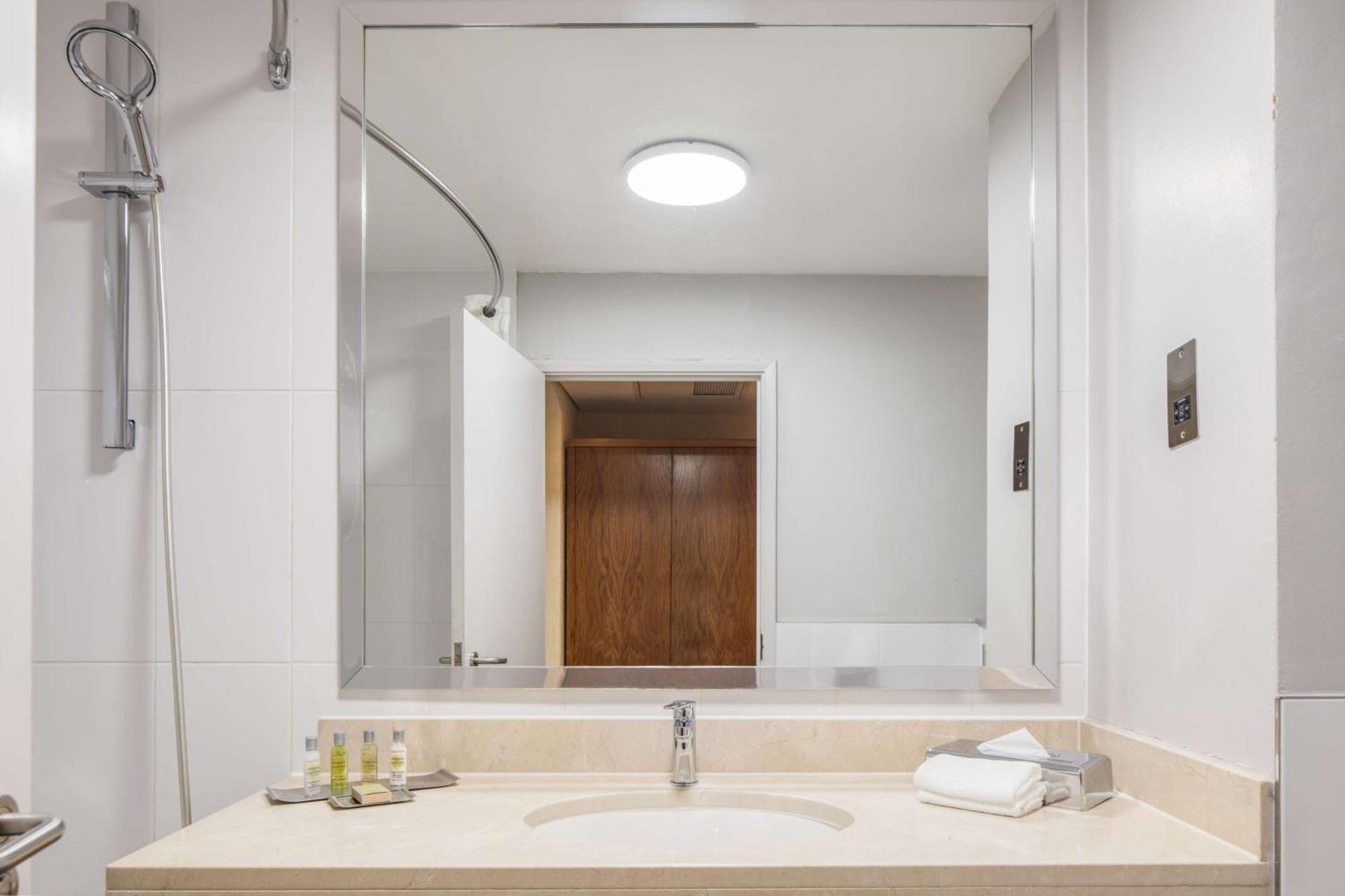 Orida Hotels Newbury Newbury  Esterno foto
